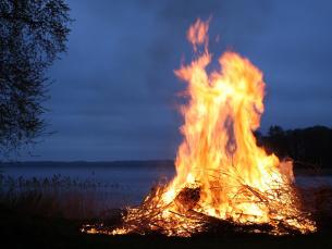 Feuerverbot im Wald und in Waldesnähe sowie generelles Feuerwerksverbot
